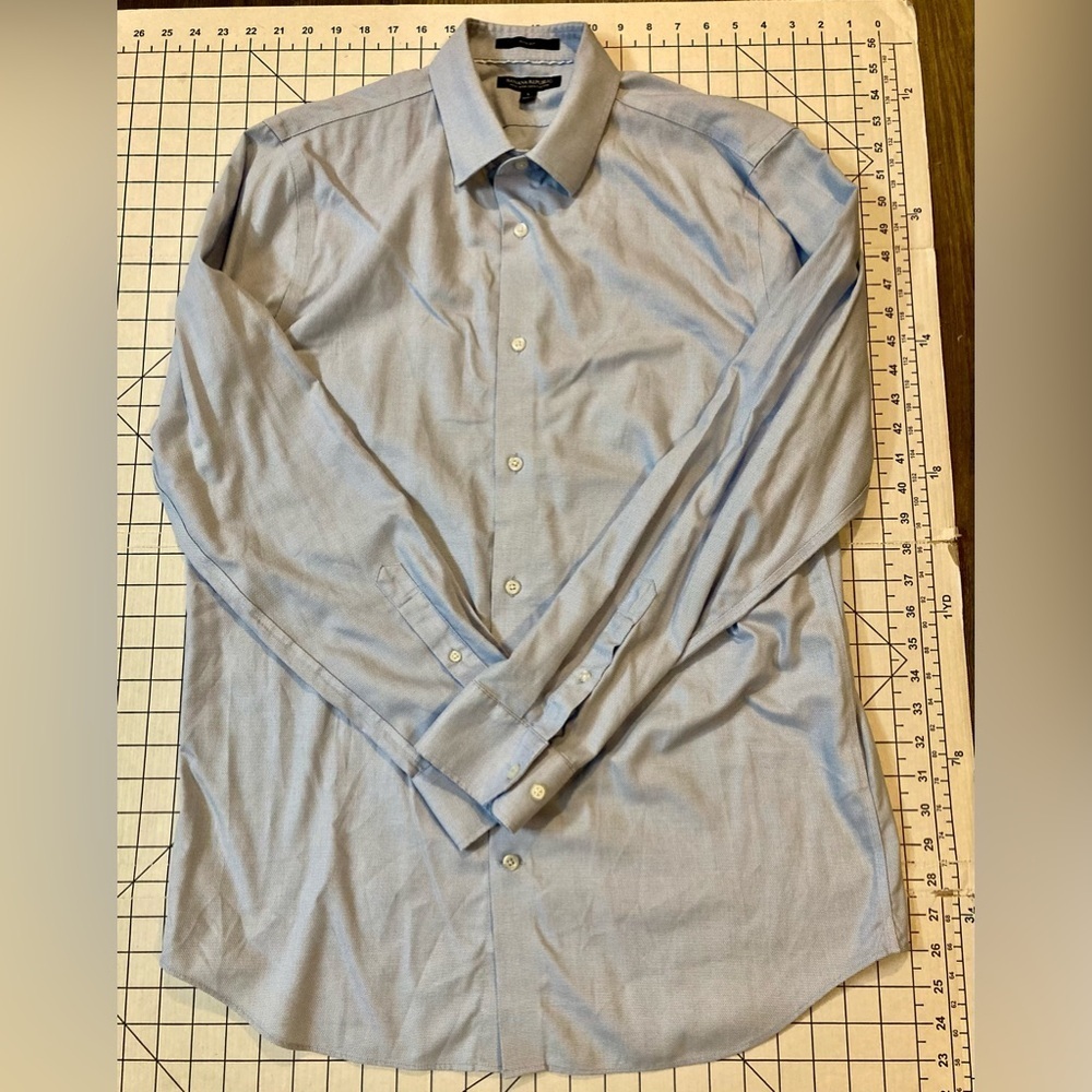 Banana Republic Men’s Size Large Slim Fit Non-Iron Button Down Shirt